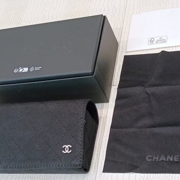 New CHANEL Quilted Eyeglasses Sunglasses Case Gold CC, CC Cloth, CC Box, etc. - Picture 4 of 16
